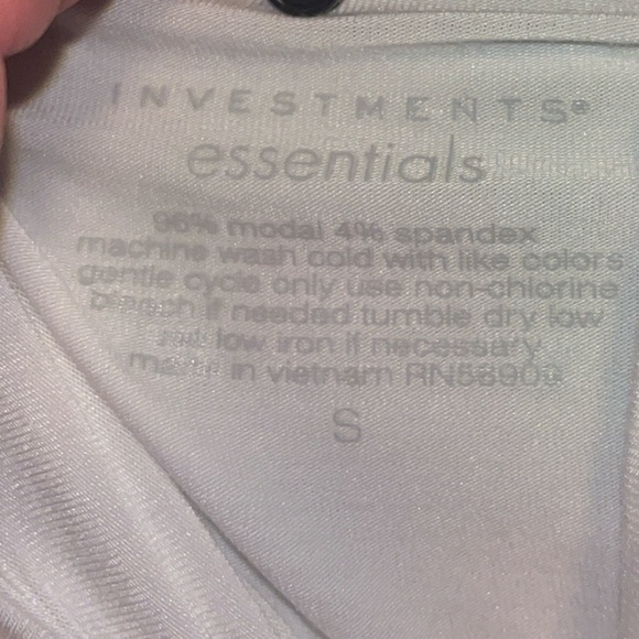 ❤️NWT Investments Essential White Top Size Small - Picture 6 of 8